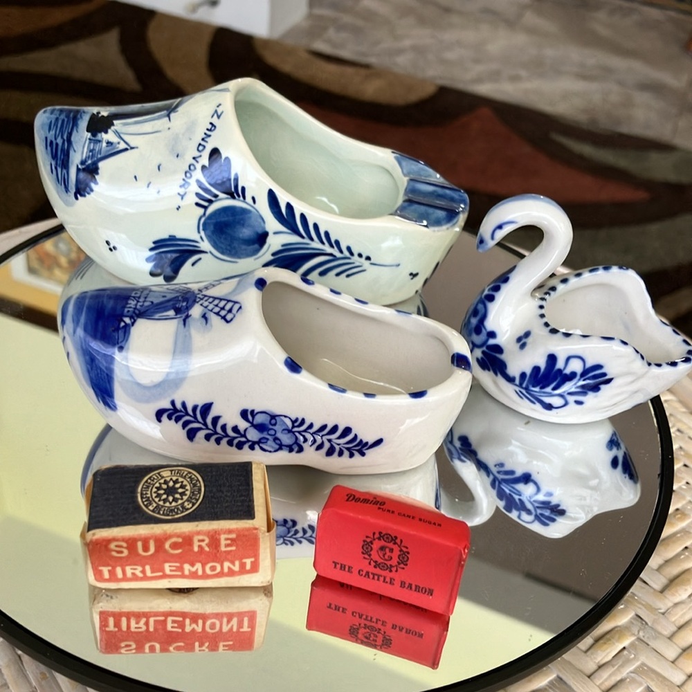 2 DELFT  PORCELAIN DUTCH CLOGS +DELFT SWAN -SUCRE TIRLEMONT HOLLAND/BELGIUM